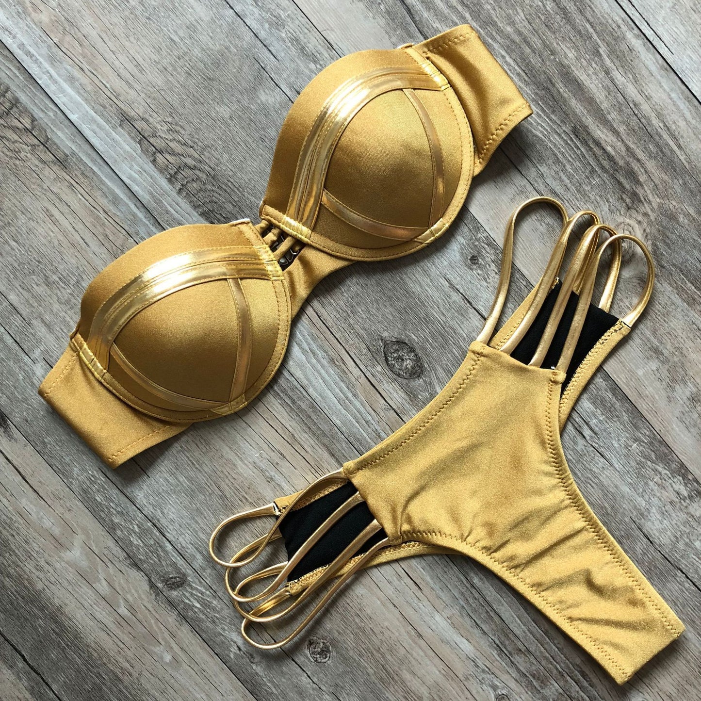 Bikini dur fendu