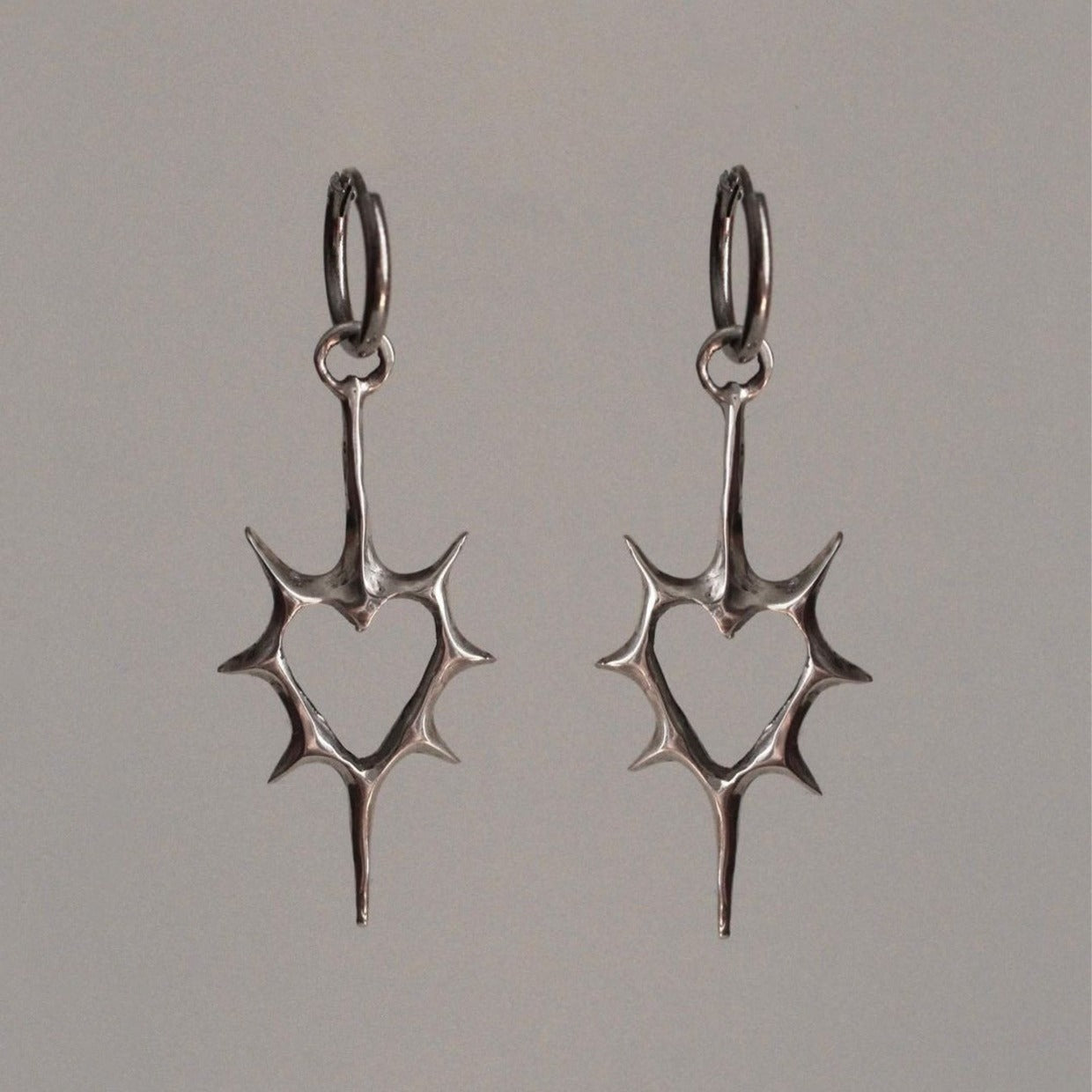 New Special-interest Design Hollow Thorns Peach Heart Earrings