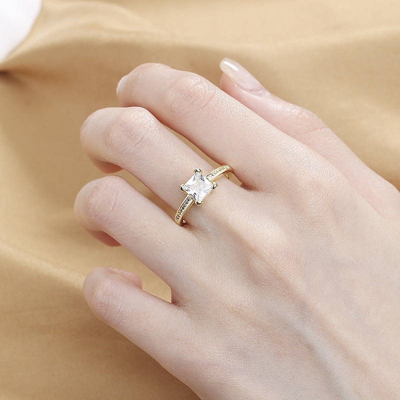 Anillo de diamantes de alta simulación de cuatro garras de moda simple para mujer