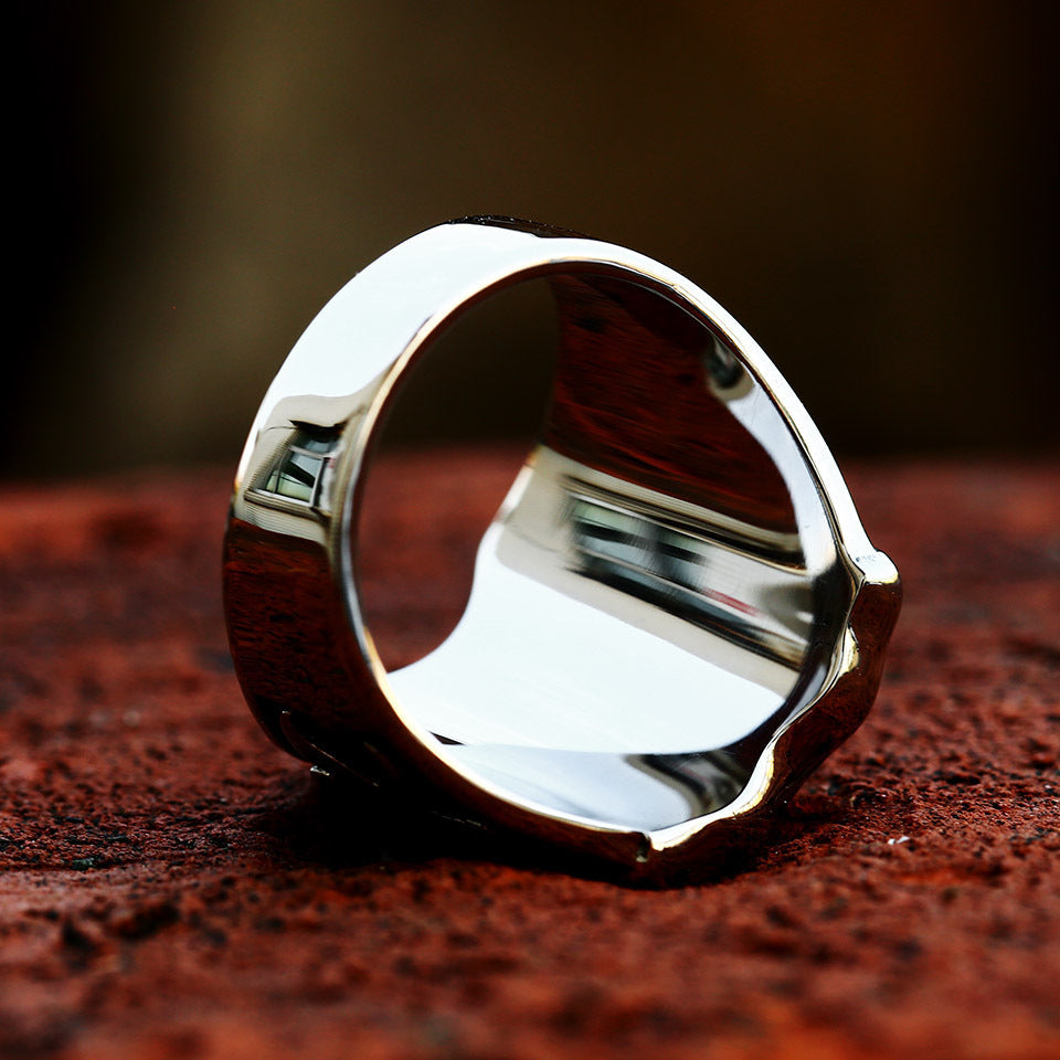 Anillo de epoxi con cruz de escudo de acero inoxidable