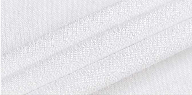 Traje familiar entre padres e hijos con palabra rosa.