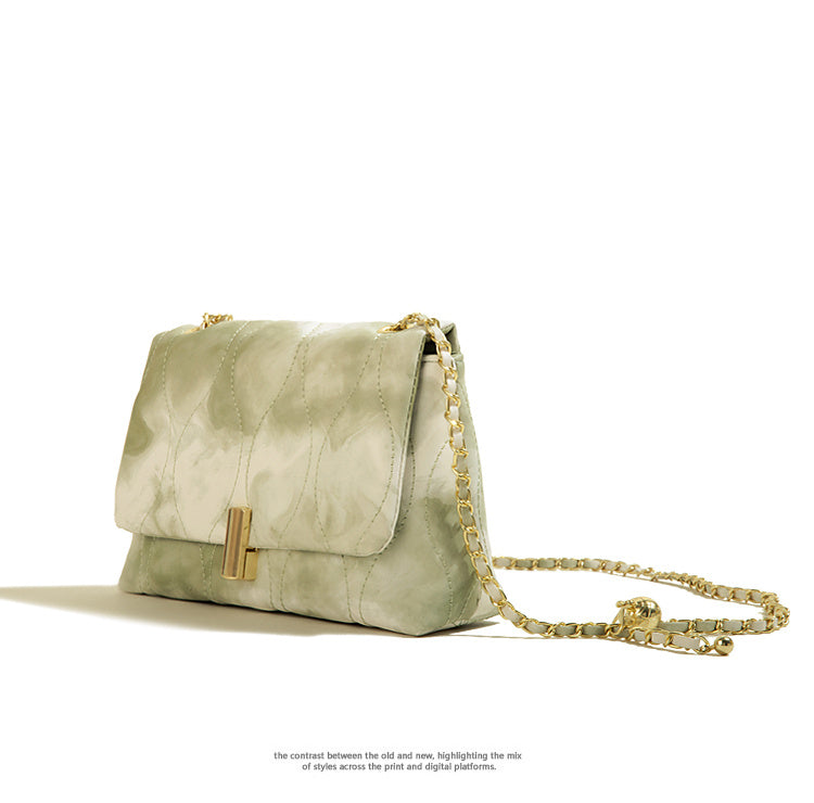 Bolso cuadrado pequeño con bandolera y cadena texturizada