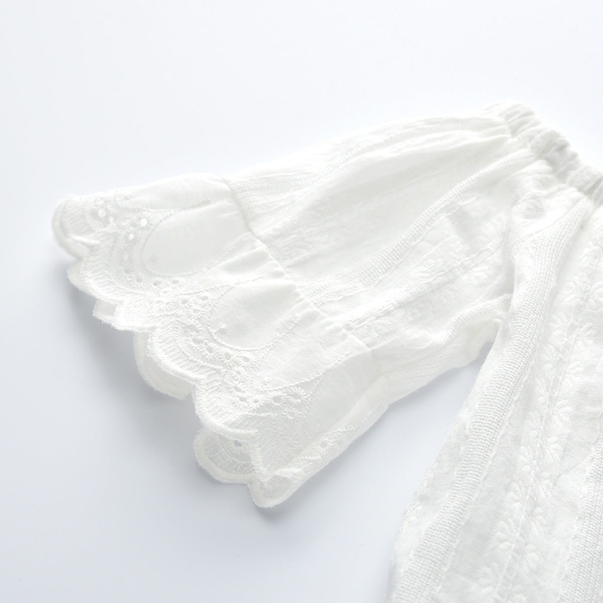 Ensemble jean en dentelle et perles pour fille