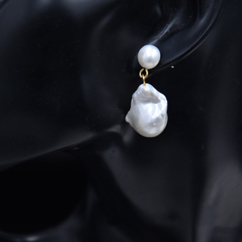 Boucles d'oreilles à tige en perles baroques simples pour femmes
