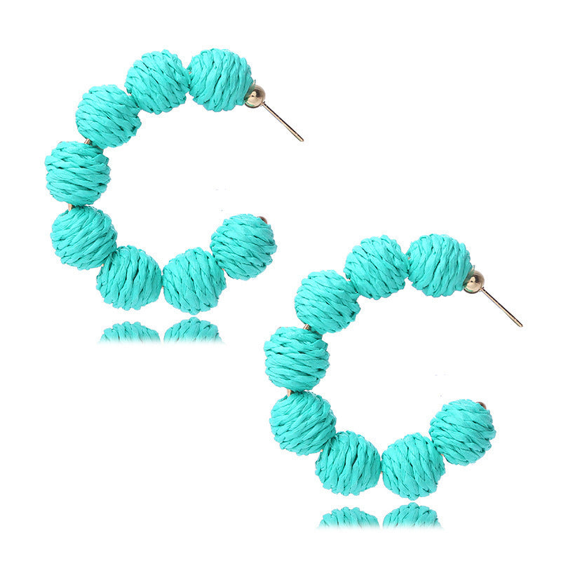 Boucles d'oreilles en forme de C en raphia couleur style vacances d'été