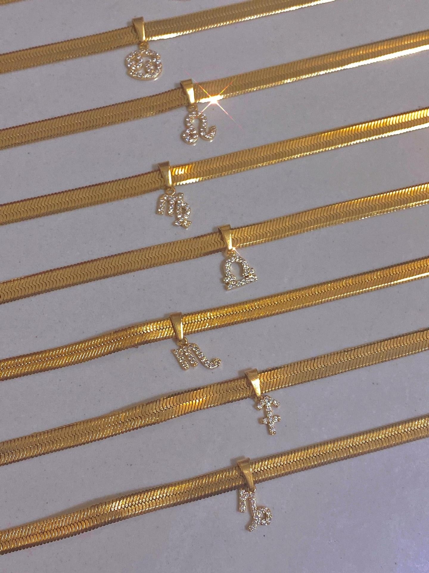 Collier de lame de constellation de diamants en petit groupe