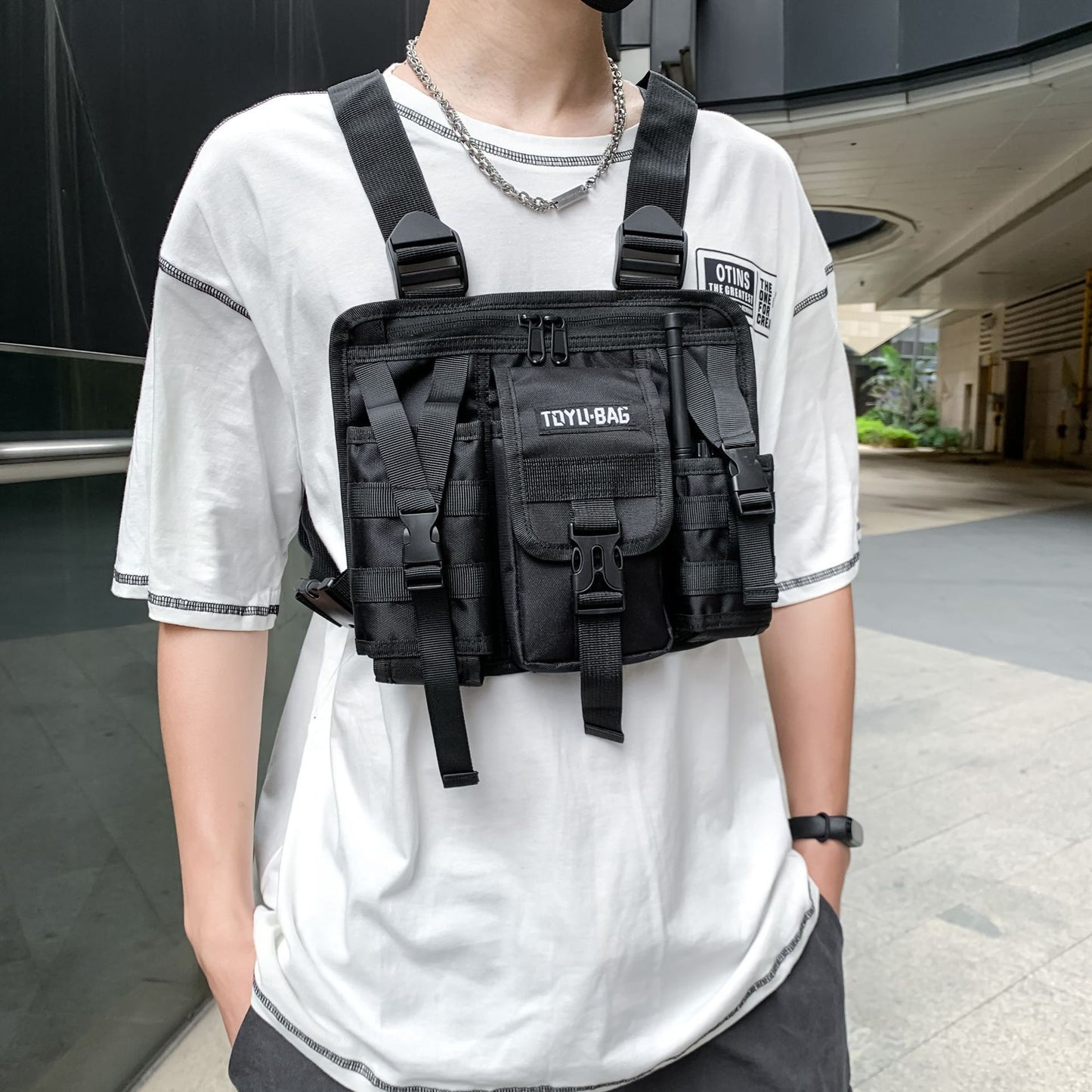Bolso de hombro estilo chaleco callejero