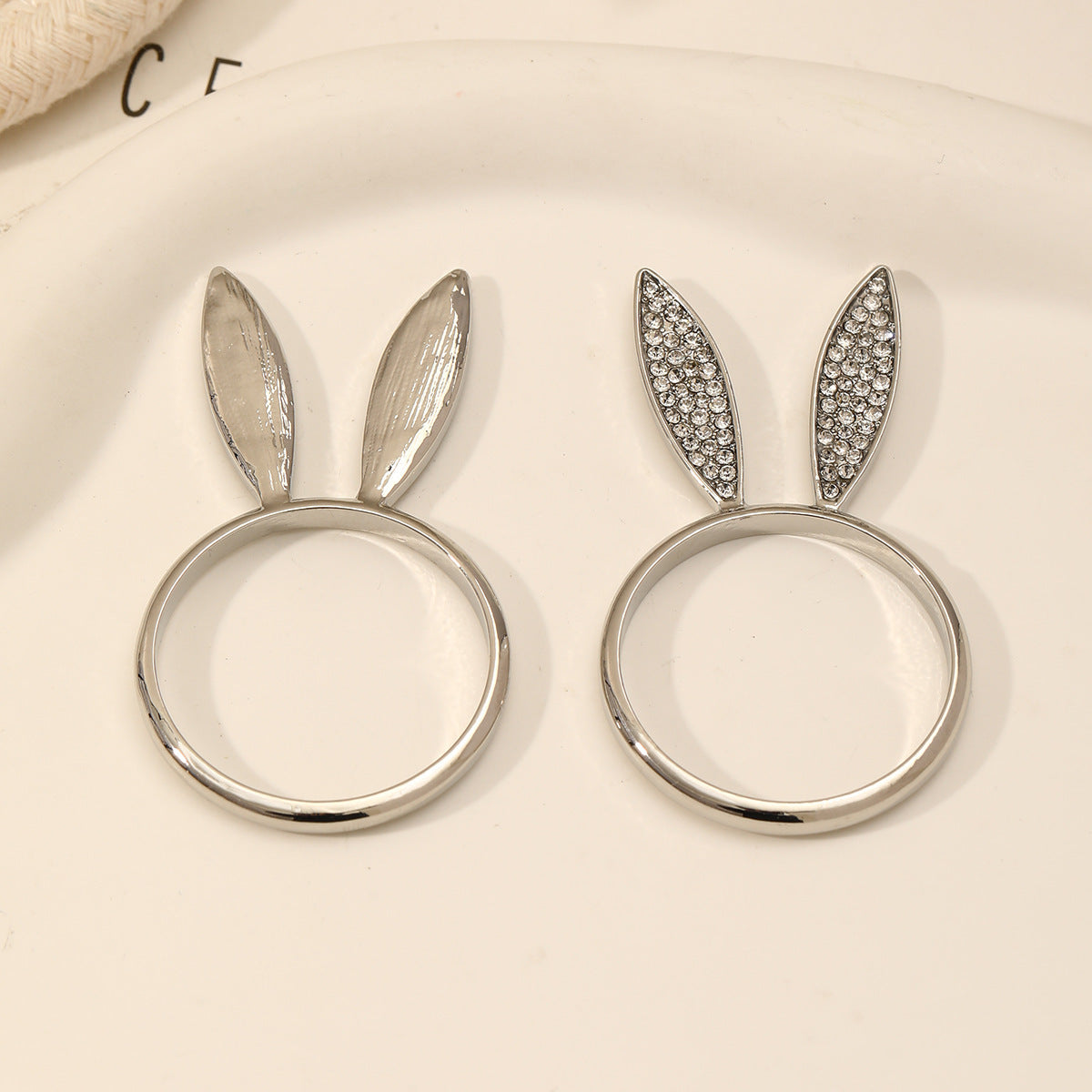 Anillo con cabeza de conejo de aleación de moda