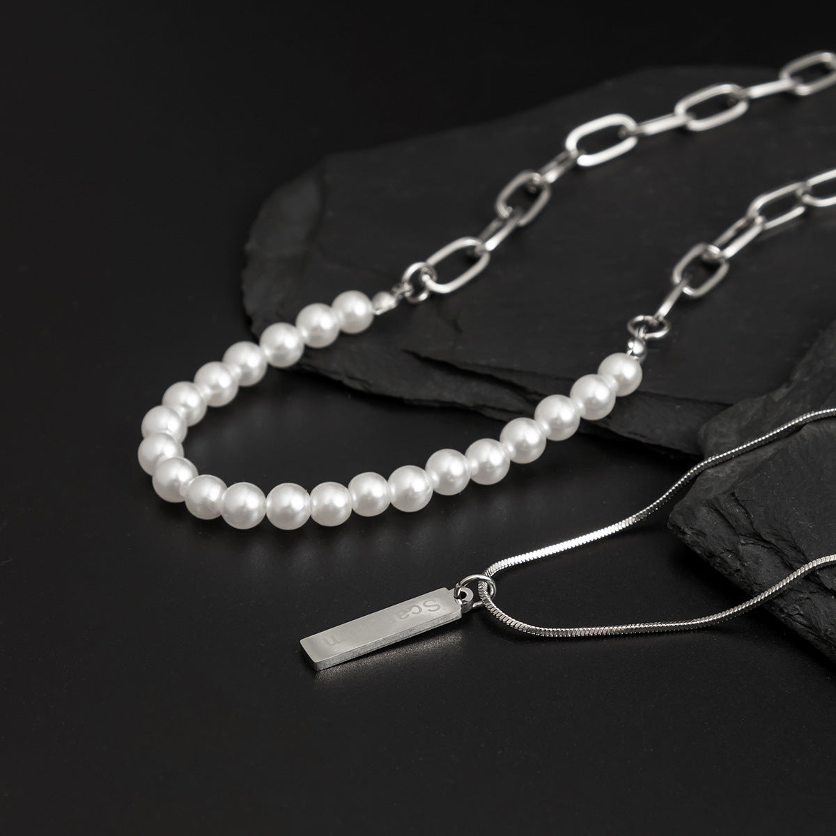 Collar de perlas con etiqueta de acero y titanio para hombre