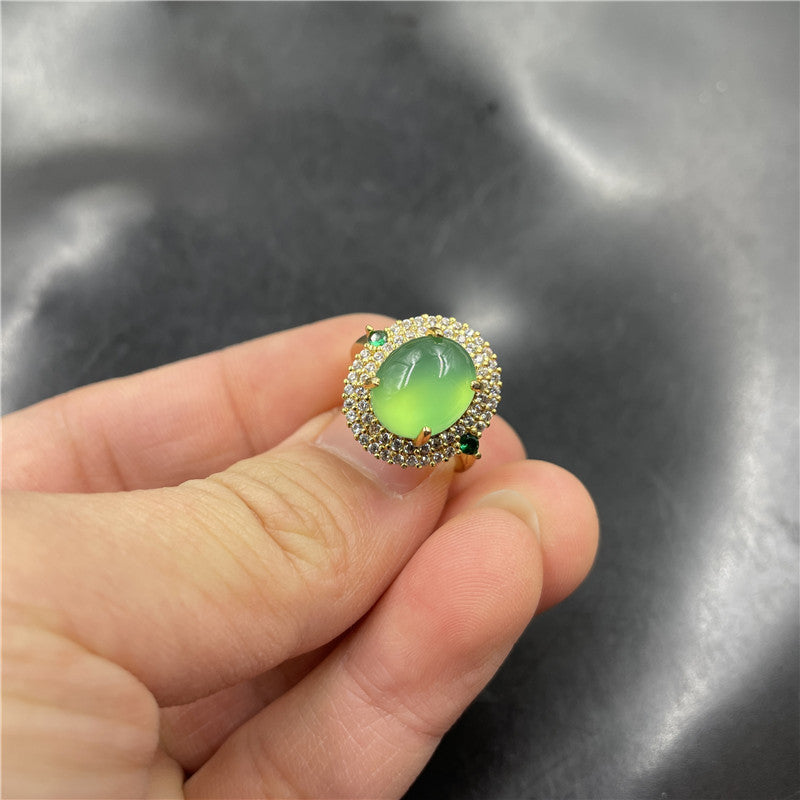 Bague en calcédoine bleue incrustée de forme géométrique