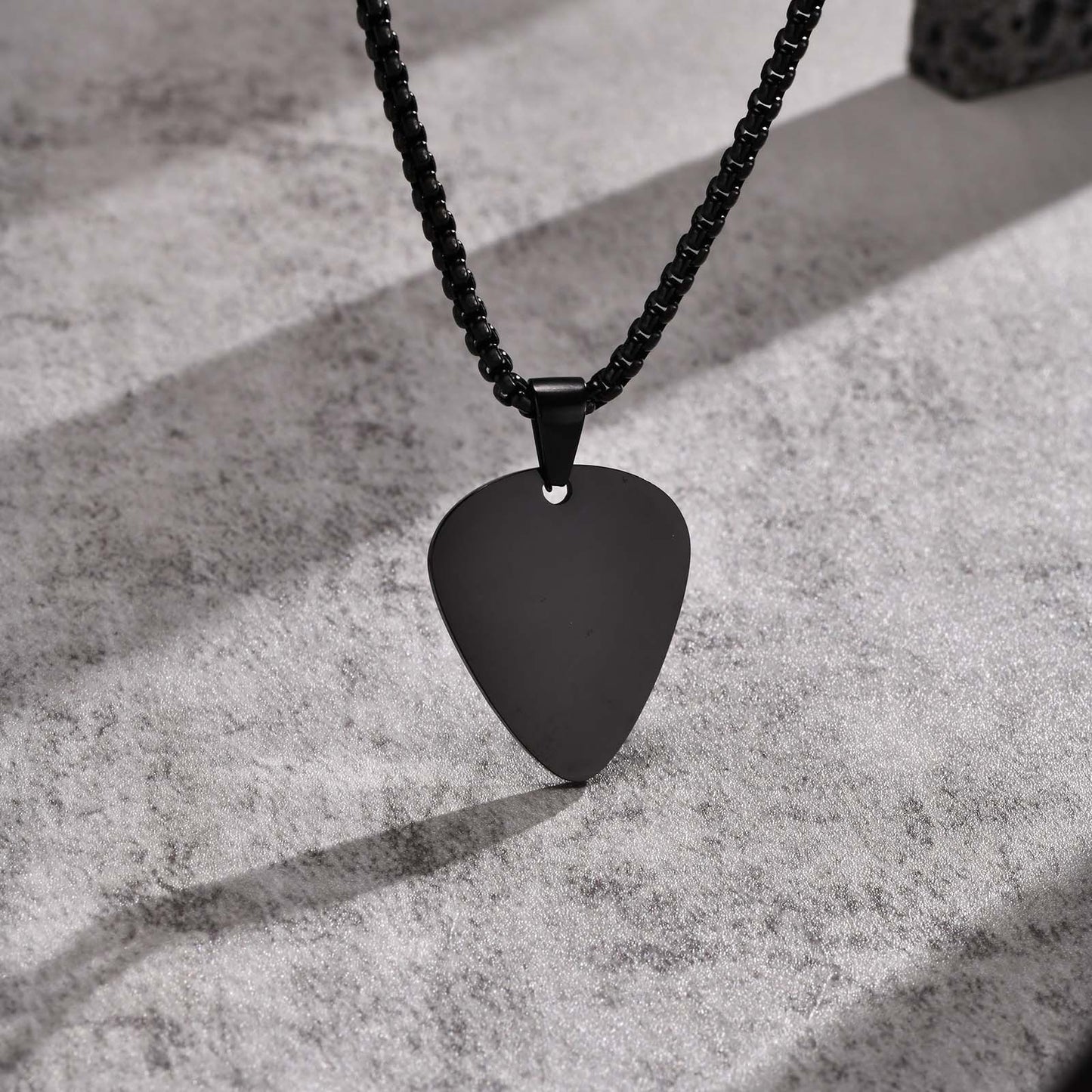 Pendentif médiator de guitare léger en acier inoxydable, collier noir en acier titane