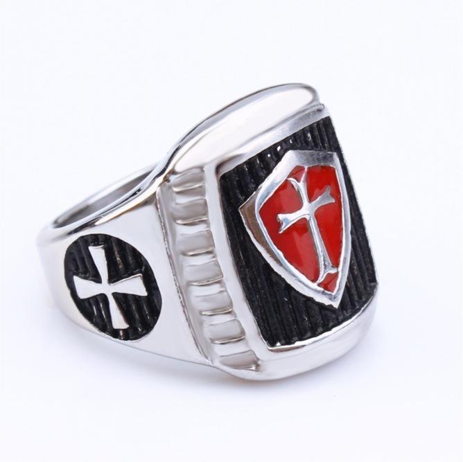 Anillo de acero inoxidable personalizado para hombre de la Cruz Roja con goteo de aceite vintage
