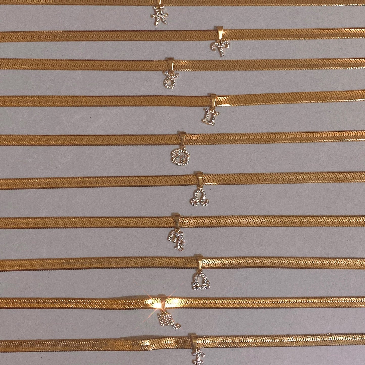 Collier de lame de constellation de diamants en petit groupe