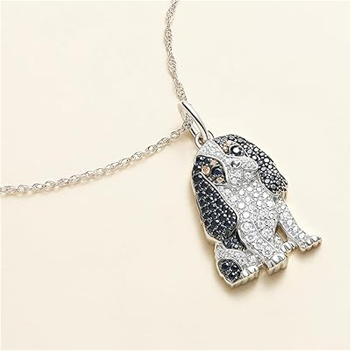 Collier pendentif mignon chien chevalier