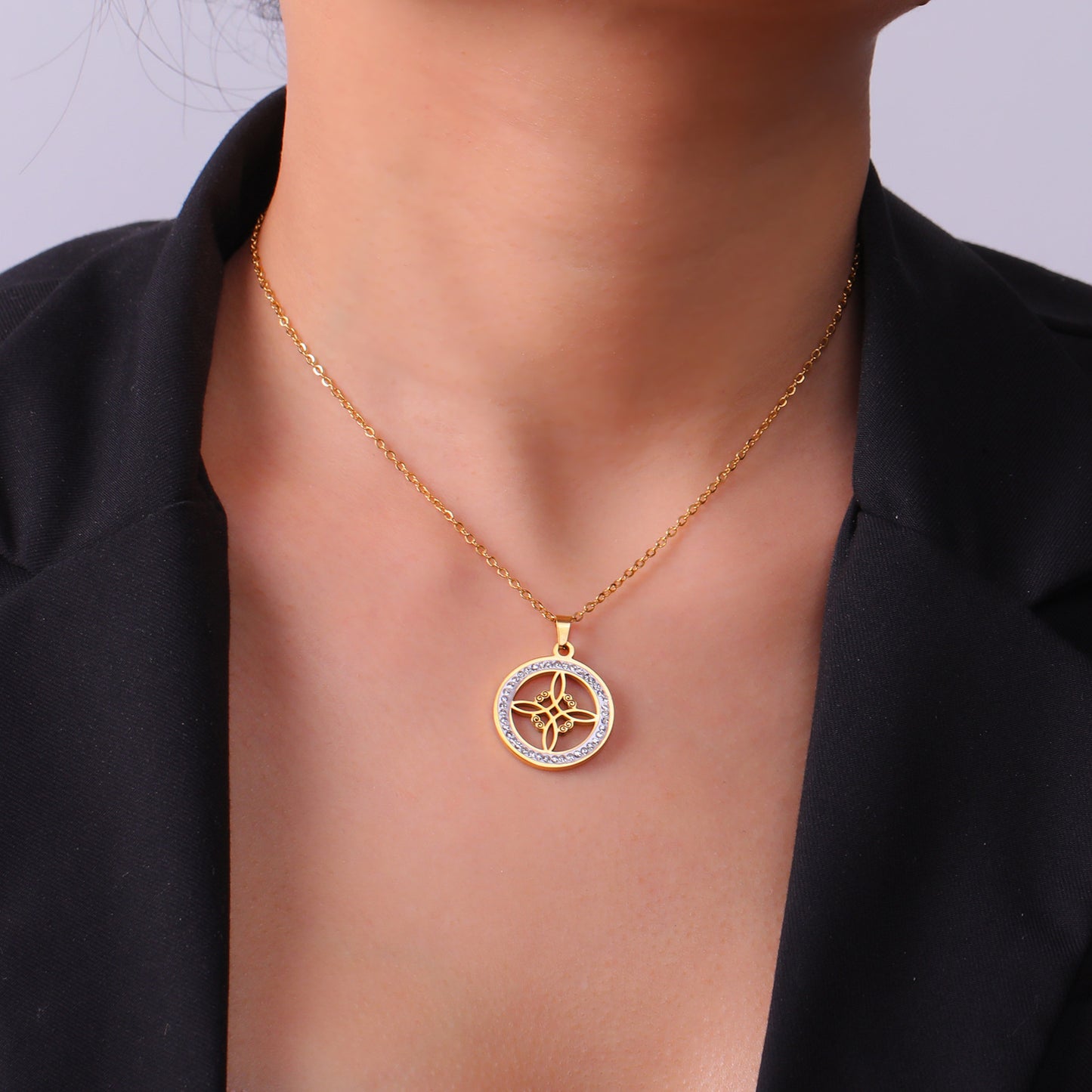 Collier pendentif nœud de sorcière monocouche en acier inoxydable