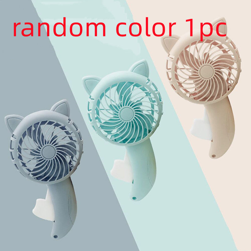 Abanico de mano grande de dibujos animados presionando a mano