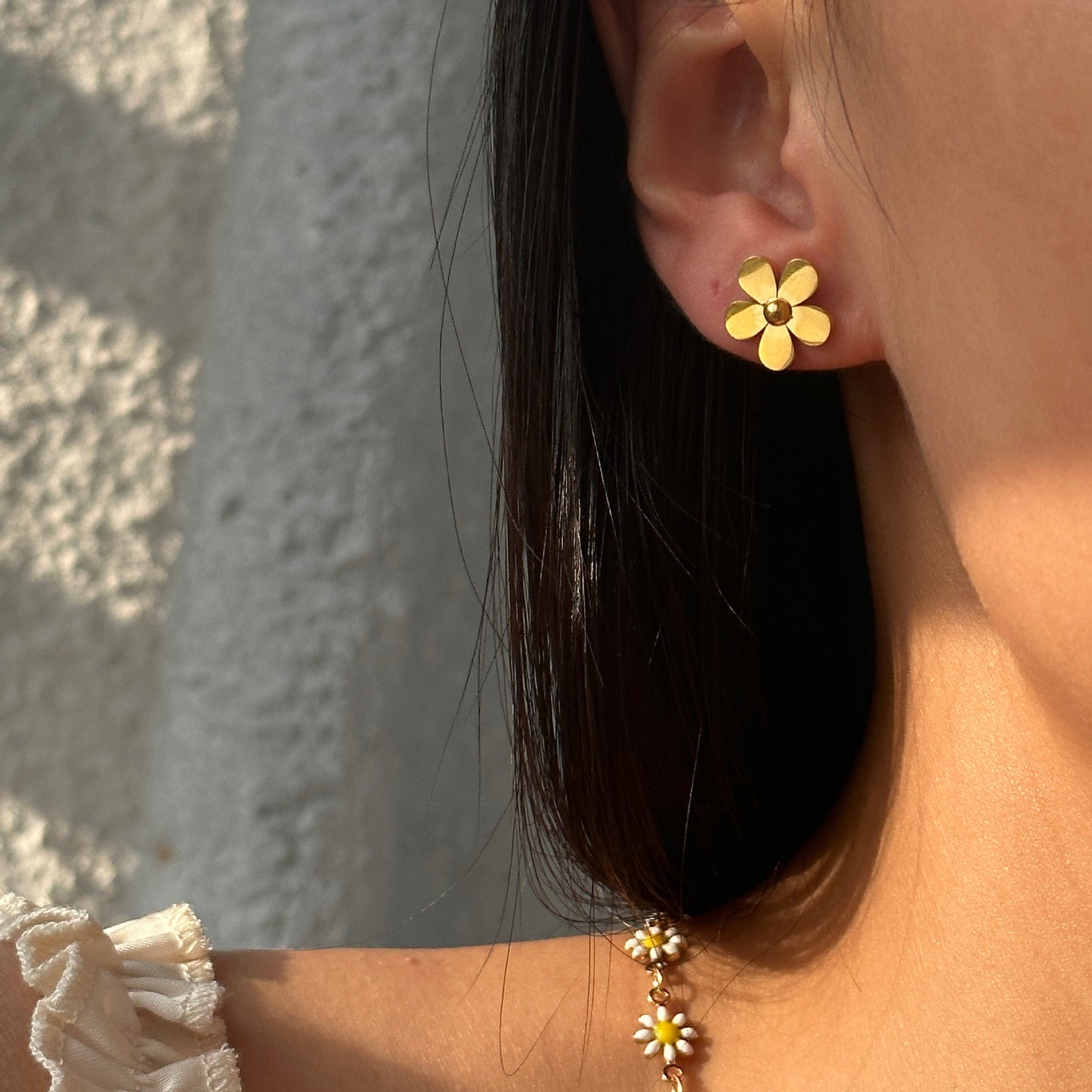 Boucles d'oreilles à fleurs blanches pour femmes