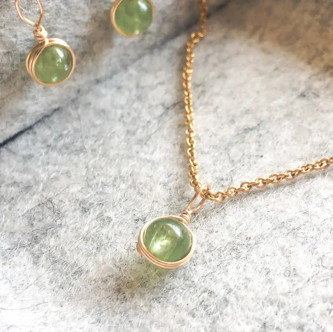 Fashion Simple Water Grass Stone Necklace Ornaments