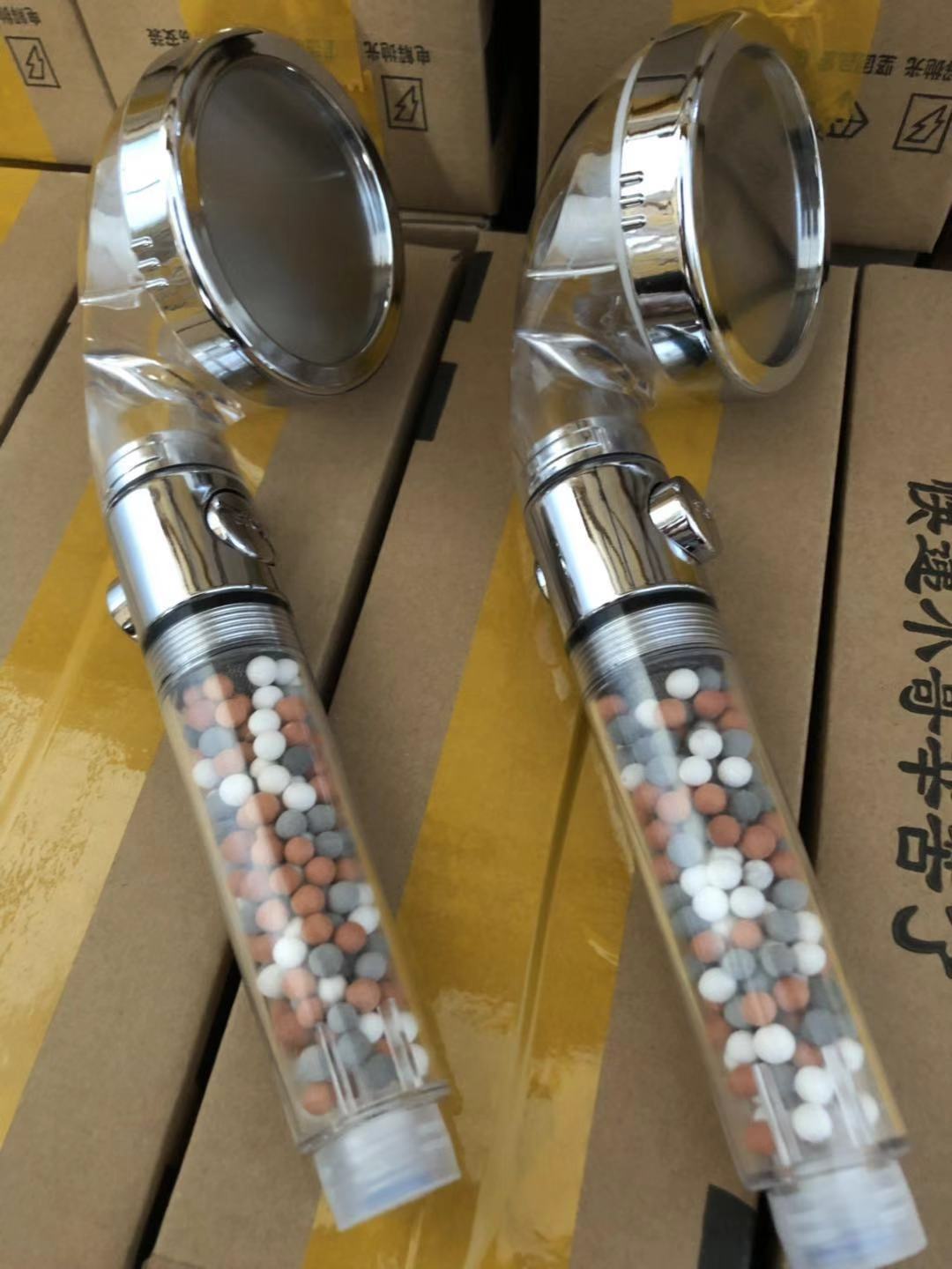 Pommeau de douche pressurisé à ions négatifs domestiques