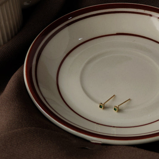 Mini clous d'oreilles carrés en argent 925 plaqué aiguille 14 carats