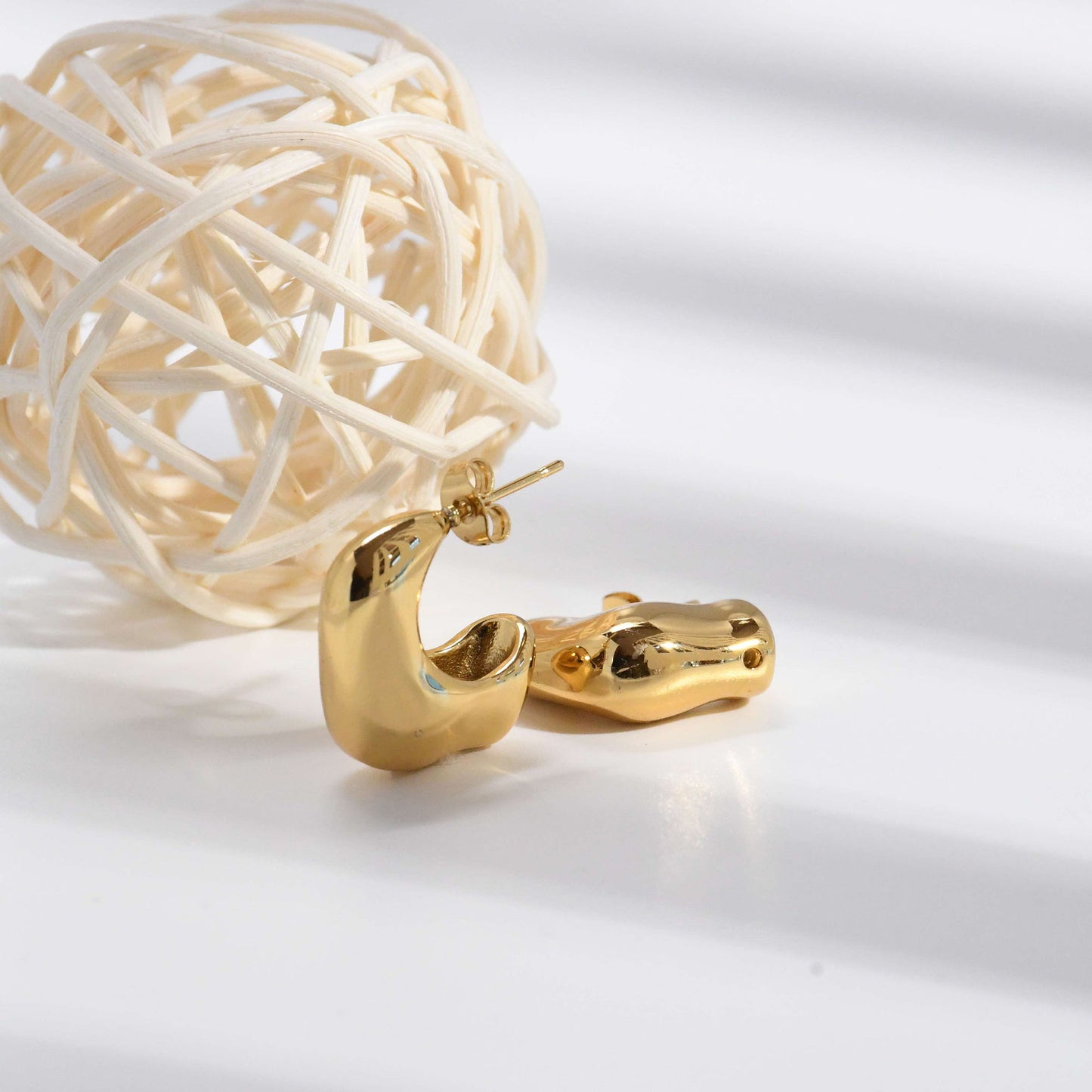 Boucles d'oreilles en métal géométrique poli en forme de C