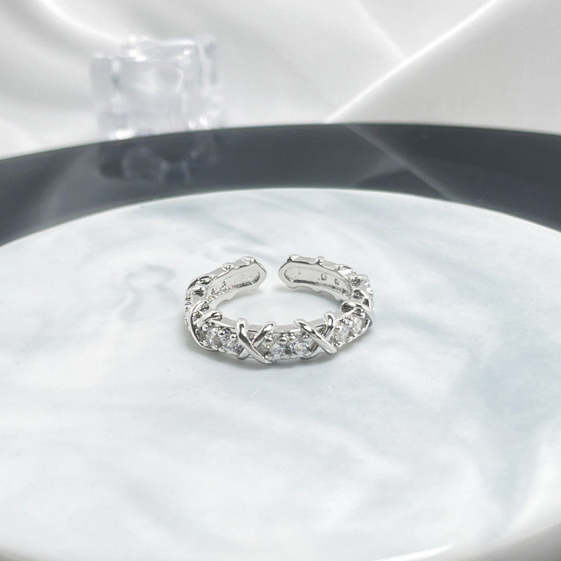 Bague en Zircon avec lettre X et croix de séparation des couleurs à la mode