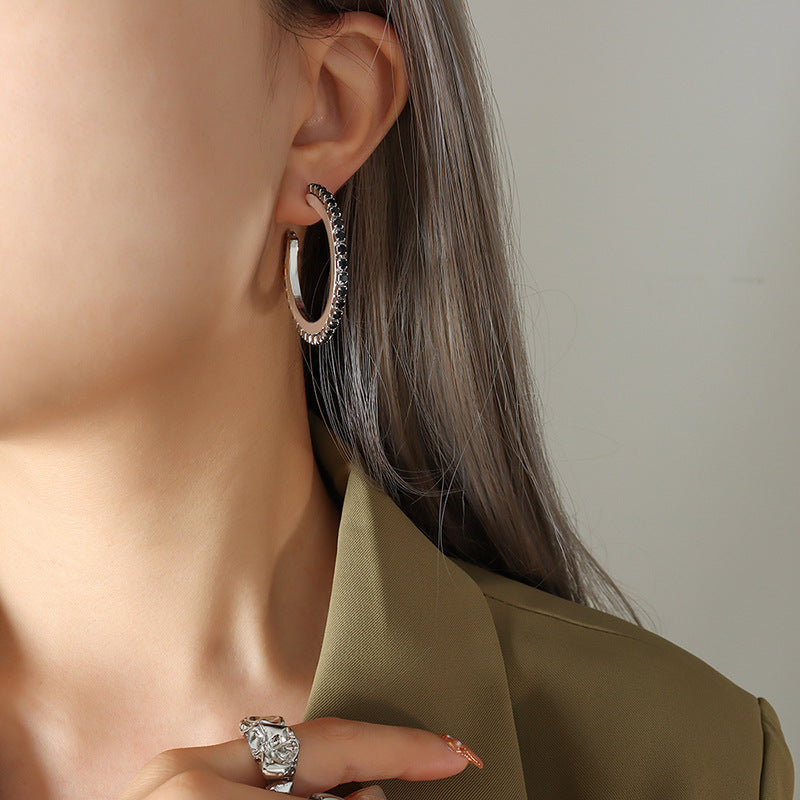 European And American Personalized Exaggerated Starry Black And White Zircon C- Shaped Diamond Titanium Steel Ear Ring