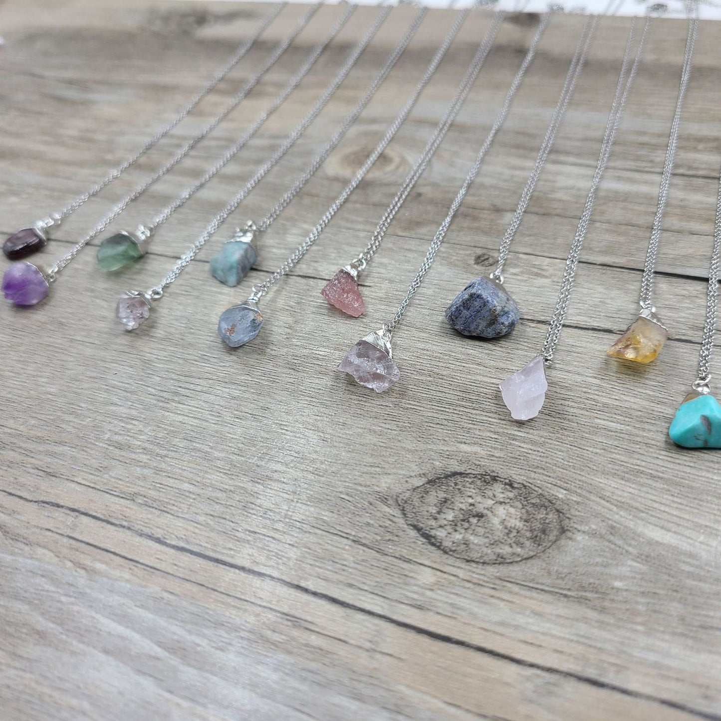 Collier avec pendentif en pierre de cristal naturel irrégulier, chaîne en acier inoxydable en métal