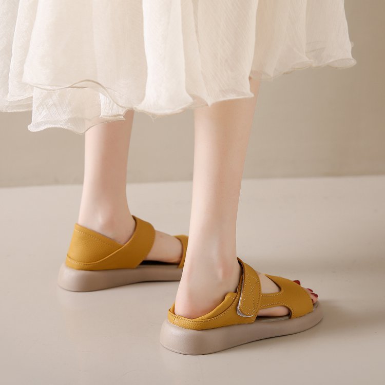 Sandales de style féerique à bout rond et à fond épais