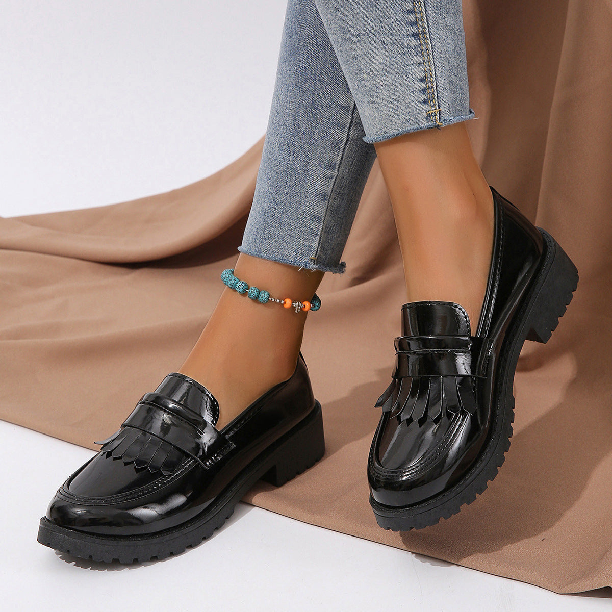 Zapatos brillantes de charol vintage de moda para hombre