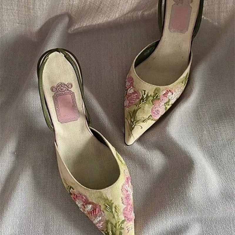 Talons hauts brodés pointus vintage