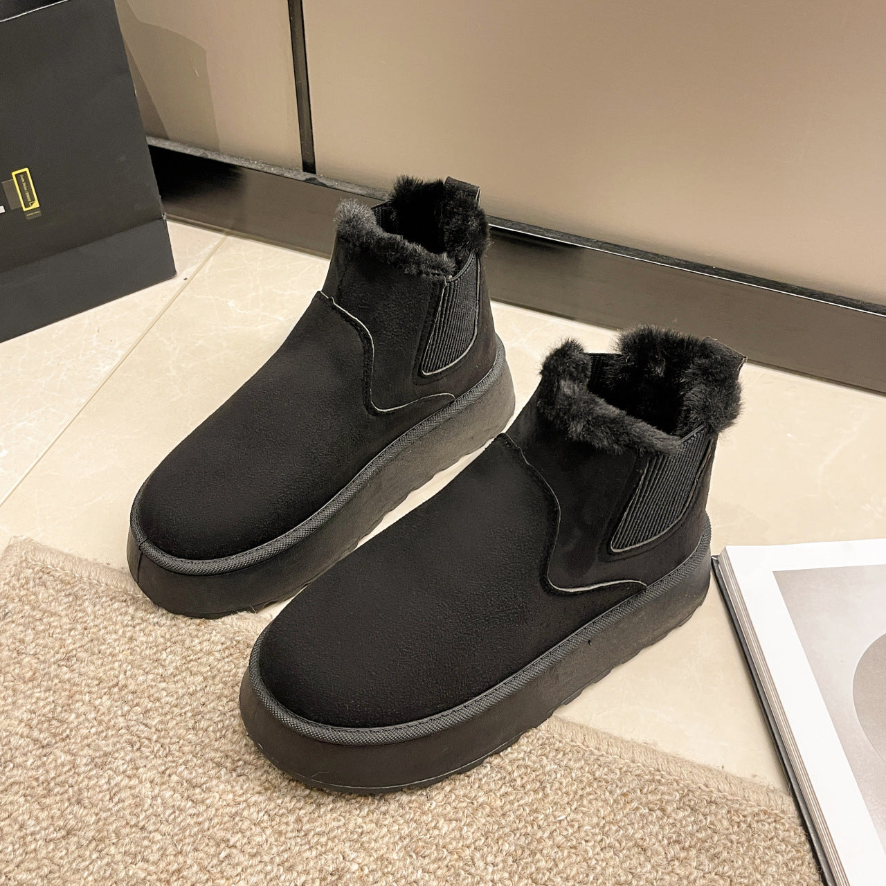 Botas de felpa para mujer Invierno Cálido Lana Grueso Pisos Botas de nieve Zapatos de moda