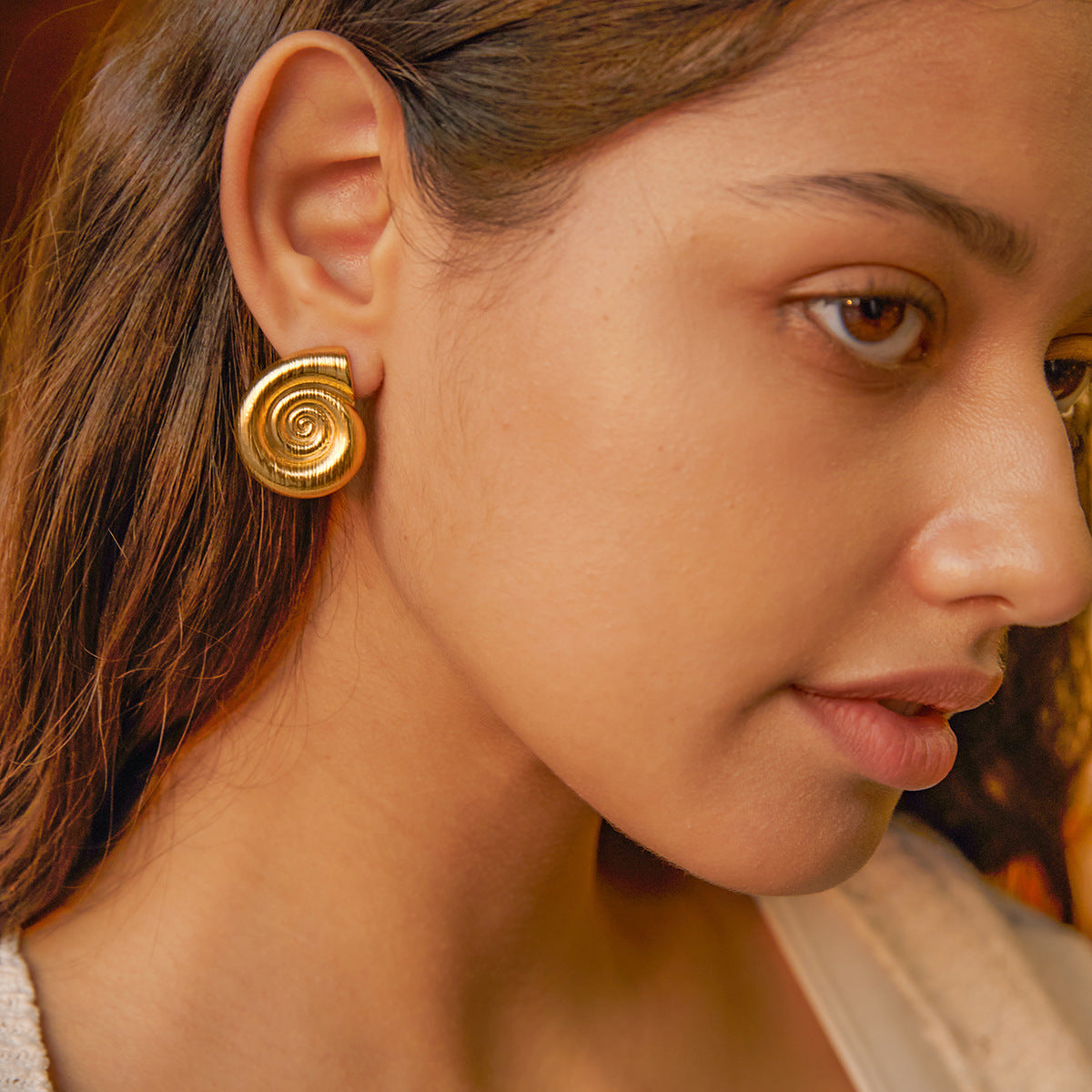 Boucles d'oreilles créoles en fil de conque pour femme