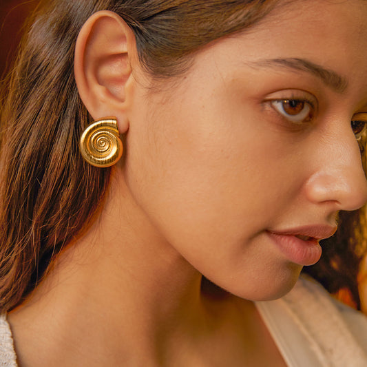 Boucles d'oreilles créoles en fil de conque pour femme
