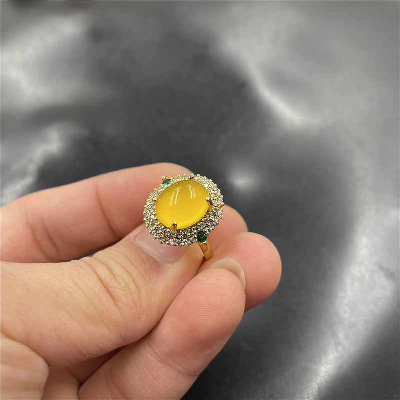 Bague en calcédoine bleue incrustée de forme géométrique