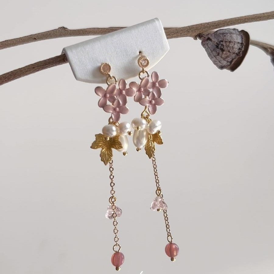 Design élégant avec un long clip d'oreille