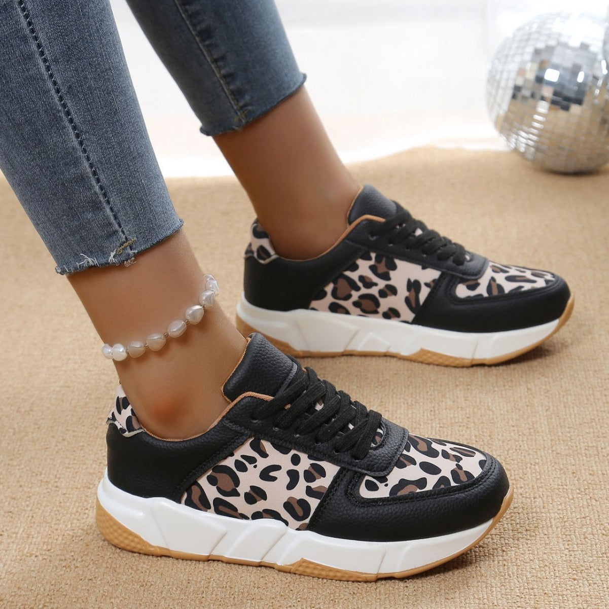 Zapatos deportivos casuales con cordones planos informales con estampado de leopardo