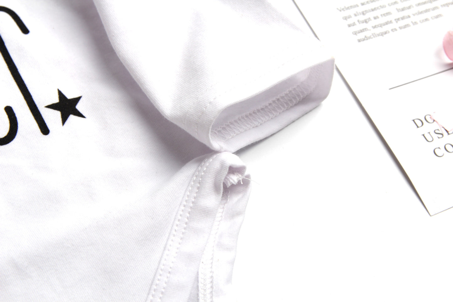 Mono de bebé masculino con camiseta de manga larga y letras