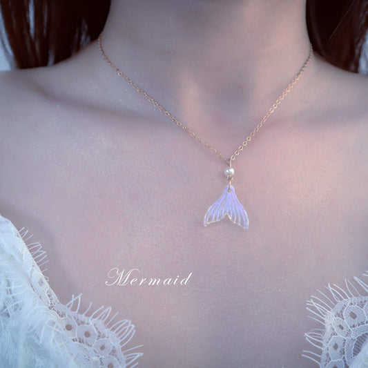 Collar simple con cola de perla y cola de sirena