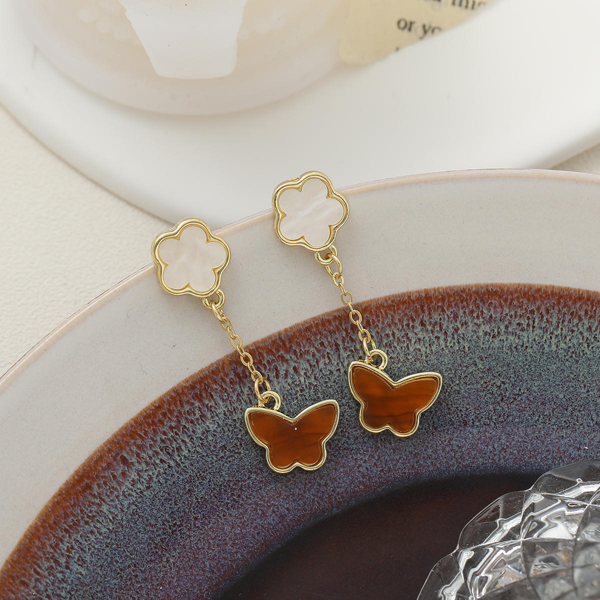 Silver Needle Retro High-grade Parthenocissus Grass Butterfly Earrings