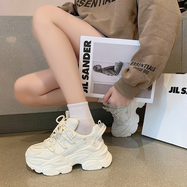 Chaussures de sport décontractées à la mode augmentant la hauteur