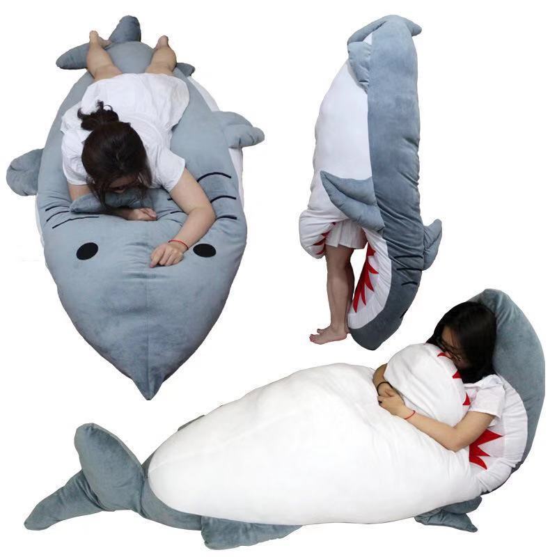 Sac de couchage requin en peluche 2m