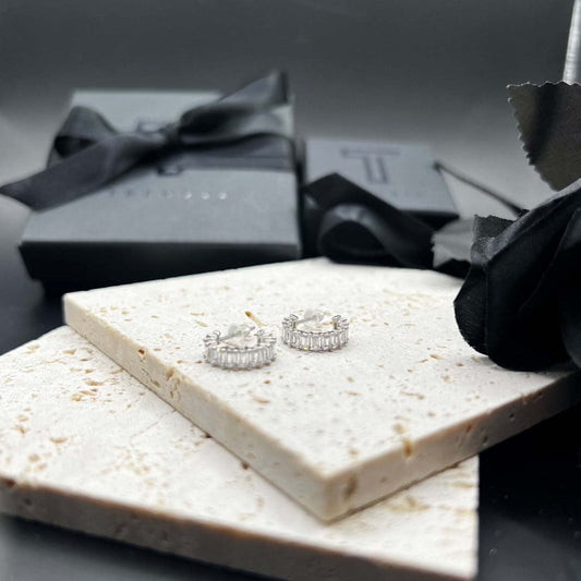 Boucles d'oreilles élégantes et gracieuses en zircon plaqué or 18 carats