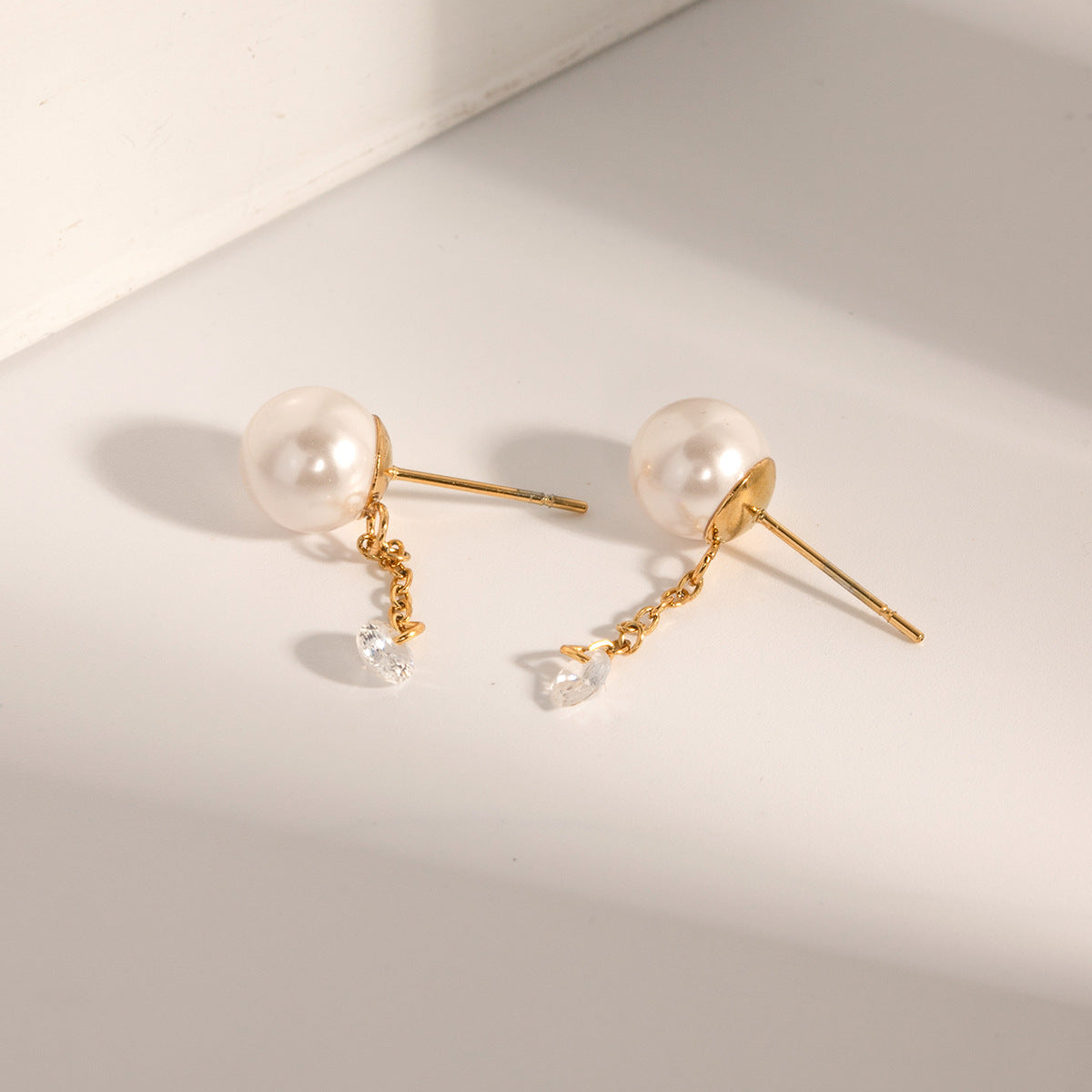 Boucles d'oreilles pendantes en zircon et perles exquises
