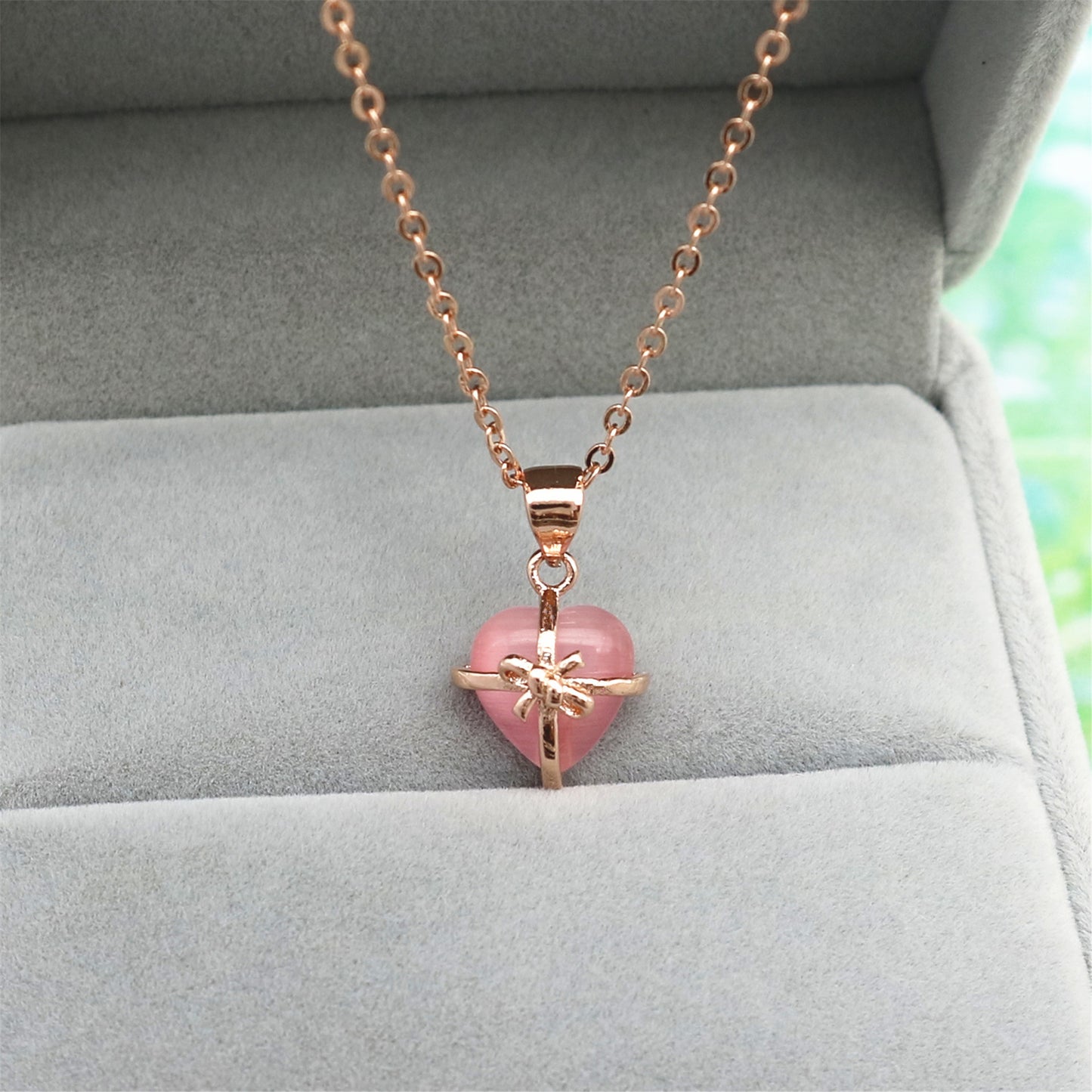 Pendentif rose précieuse en pierre précieuse naturelle