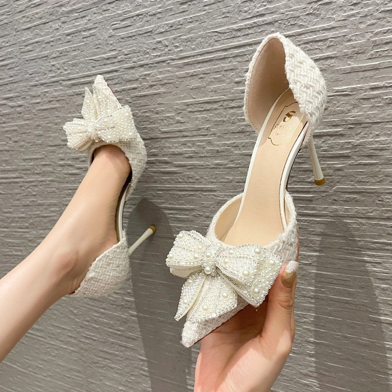 Talons hauts noirs à la mode pour les femmes