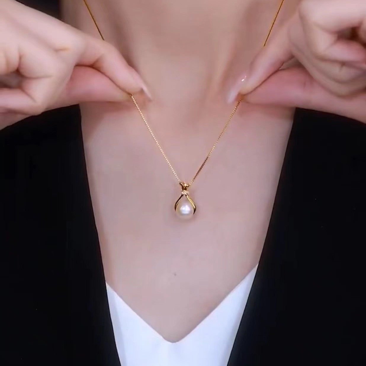 Cadena de clavícula femenina con colgante minoritario de lujo ligero