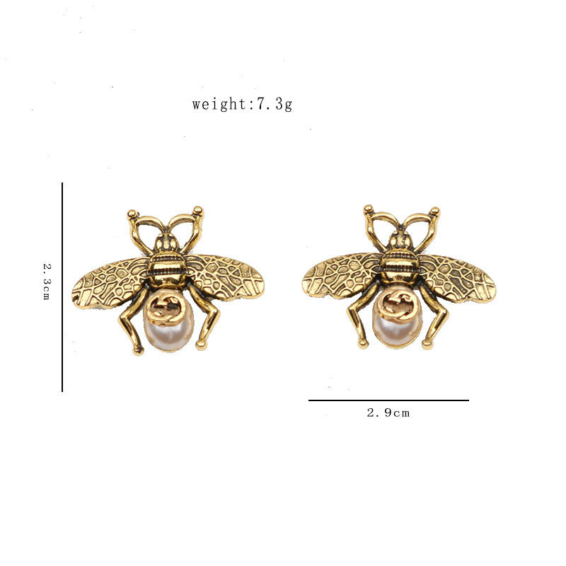 Pearl Retro Little Bee Ear Studs