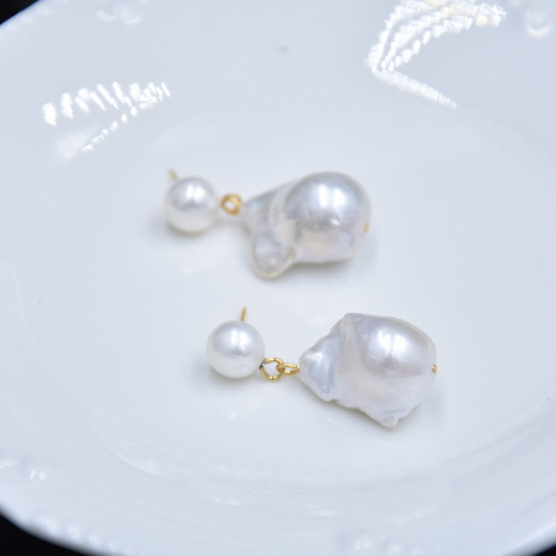 Boucles d'oreilles à tige en perles de queue baroques exagérées
