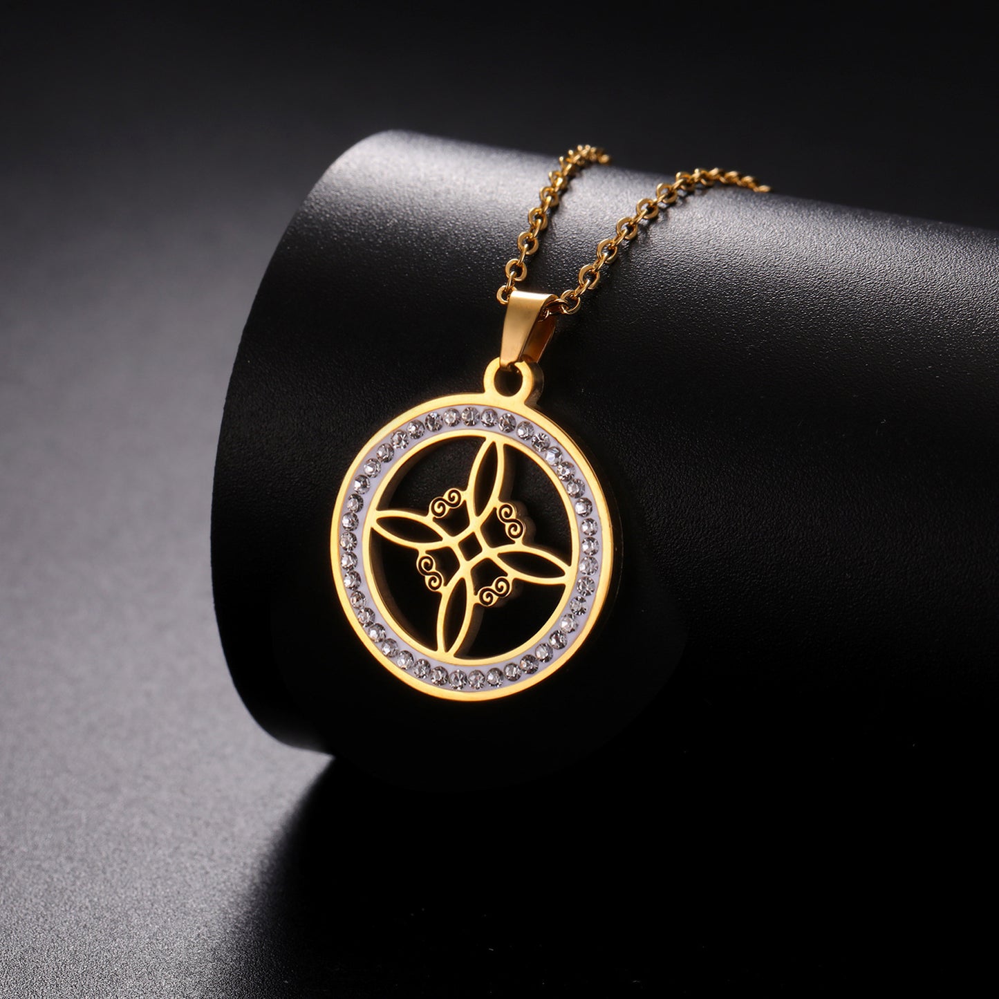 Collier pendentif nœud de sorcière monocouche en acier inoxydable